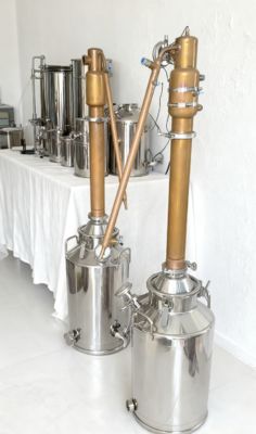 Un bon prix. Équipement de distillation en acier inoxydable de 50 litres pour la fabrication de cognac, de whisky et de rhum en ligne